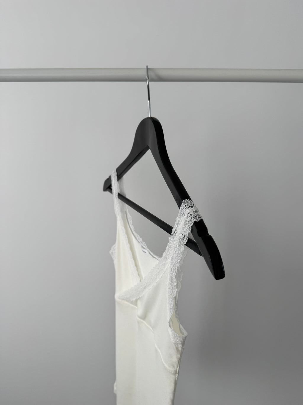 Lily Lace Sleeveless